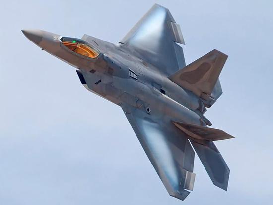 F-22非常不容易對付,隱身和高度敏捷性是兩大護身符