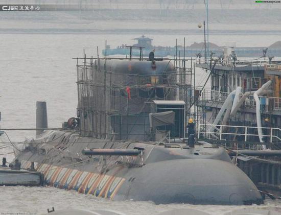 我江南船厂内一神秘全新潜艇出现 究竟是095还是039C