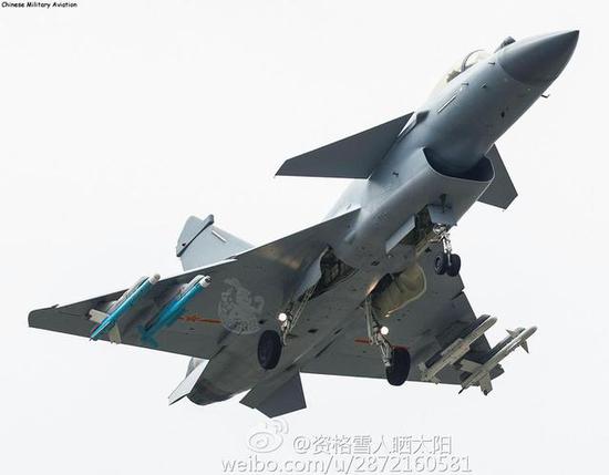 图片:霹雳-10(内侧)取代了霹雳-8(外侧),感谢原作者