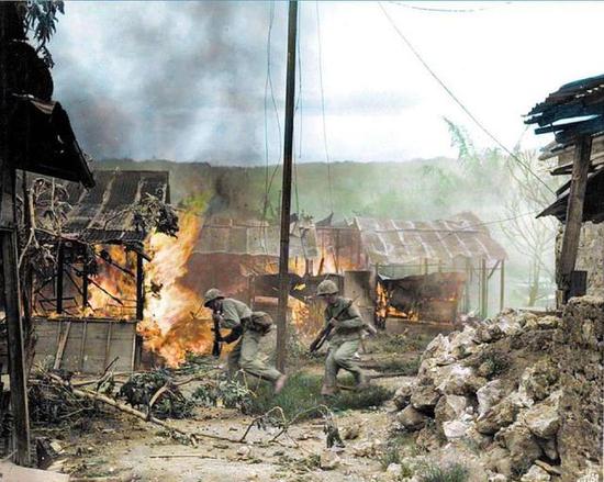 美军陆战队员和日军鏖战