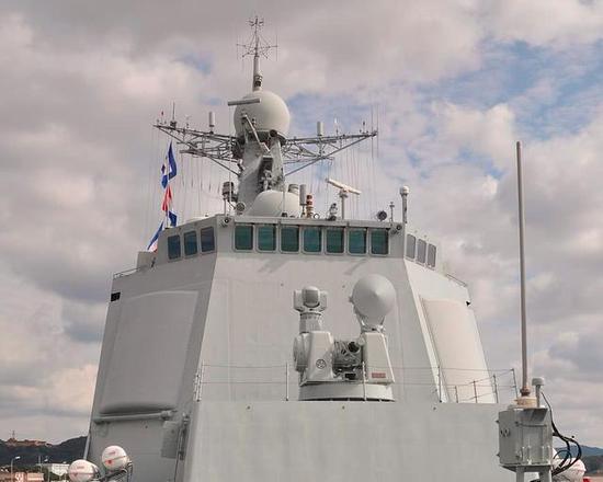 相控阵雷达技术是雷达技术史上的一个重大突破，中国052C驱逐舰采用了这种技术