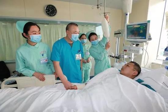 大国兵贵!中国海军包机跨国救水兵