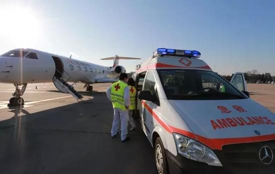 大国兵贵!中国海军包机跨国救水兵