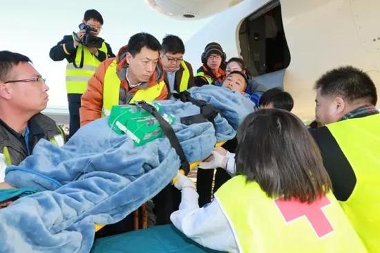 大国兵贵!中国海军包机跨国救水兵