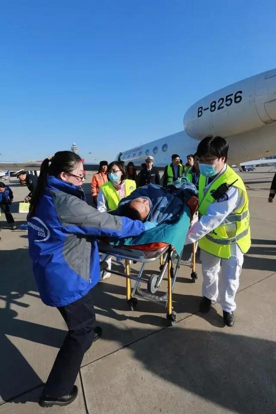 大国兵贵!中国海军包机跨国救水兵