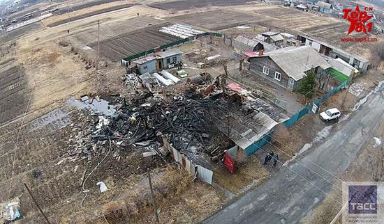 ͼΪ������25������׹���ֳ��ع⣬���ҷ����յ�ֻʣ�ҡ�