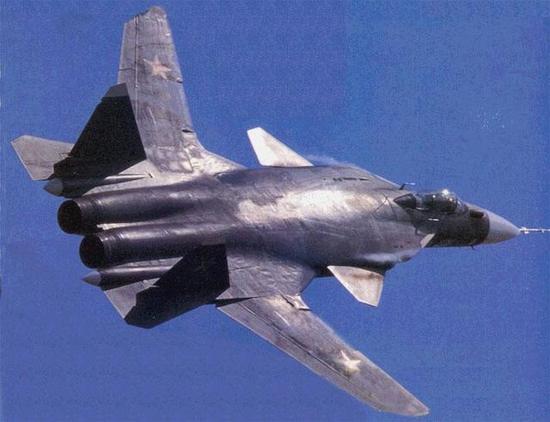 苏-47战斗机曾经被当作神话,却最终只生产一架