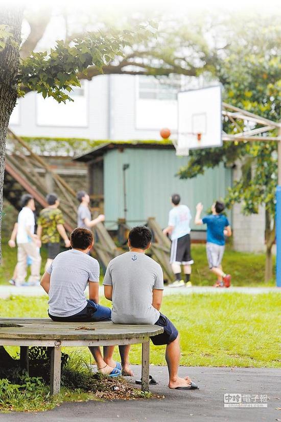 ̨���������������֡�װ������ סԺ�ڼ�3����׬20��