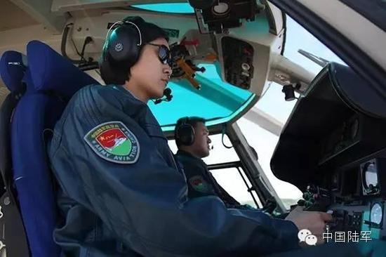 �й�������װֱ����Ů��Ա����½ӥ֮������������ 