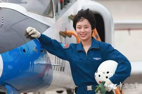 �й�������װֱ����Ů��Ա����½ӥ֮������������ 