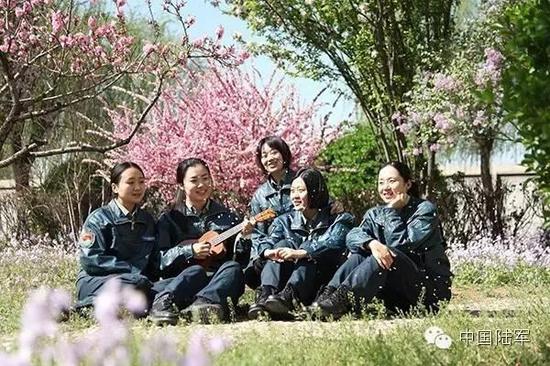 �й�������װֱ����Ů��Ա����½ӥ֮������������ 