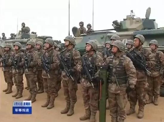 中国一机枪要5个兵伺候，战斗民族一个人就搞定