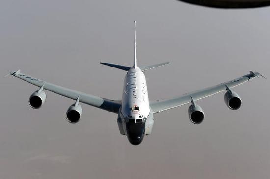 美军侦察机抵近俄领空 闯入国际航线险与客机相撞