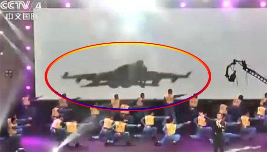 ԭͼϳƣһ鶼չҵŵʮ͸¶Ƶʾù˾L-15ӥ߼װĽڽзвԡ