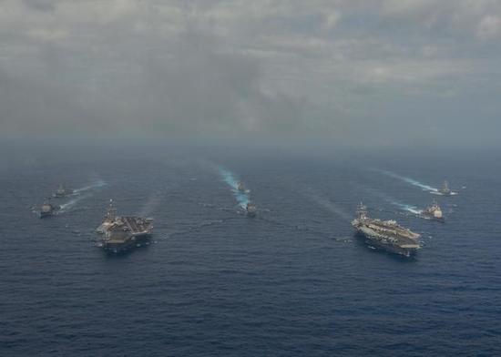 美军出动空前6艘航母 摆出针对中俄威慑态势