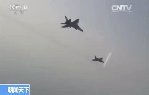 北海舰队歼击轰炸机训练视频曝光超低空海上飞行精确打击海岛目标!