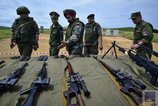 印度自造轻武器难产俄罗斯乘机推销：为何不愿意从中国买一枪一弹