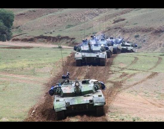 完全碾压三十年前的美苏军：中国重型装甲部队突击速度十年翻一番