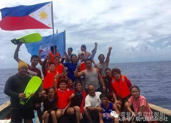 欲登上黄岩岛插旗的菲律宾民间团体人士