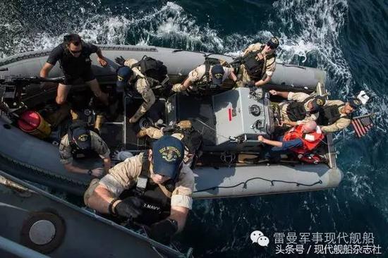 参与登临指挥官课程培训的美国海军水兵