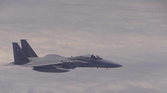 中日空军东海拼刺刀 日本为何最害怕中国歼-11战机？