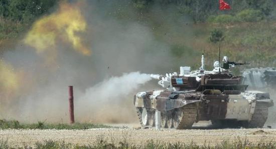 哈萨克斯坦在坦克两项头三天比赛中领先