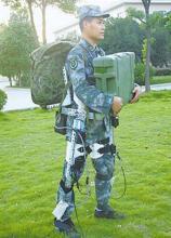 中国士兵搬运50公斤重物依然能健步如飞:中美俄三国都想先装备