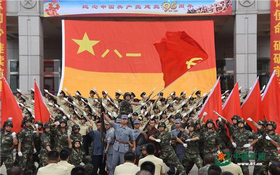 火箭军军旗曝光:军旗那一抹黄是升空的火焰