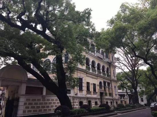 强硬的道光皇帝算了一笔账就怂了,于是中国输掉了上百年