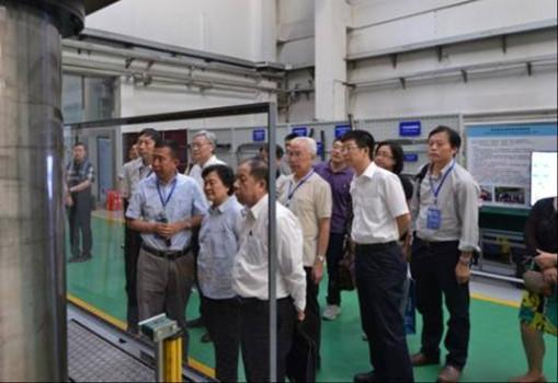 院士专家参观哈尔滨工业大学国防科技重点实验室