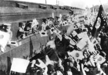 1931年，日本冈山车站，民众欢送出征中国的日军部队