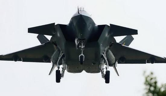 歼20持续交付让美国空军很挠头:为如何继续保持优势而左右为难