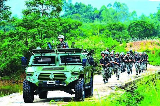 小车扛重炮:中国推出120毫米超轻迫榴炮,8公里内全无敌