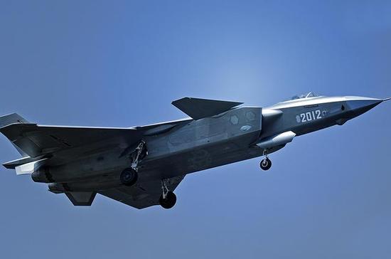 歼20战机弹舱比美F22大 可携带远距离导弹先