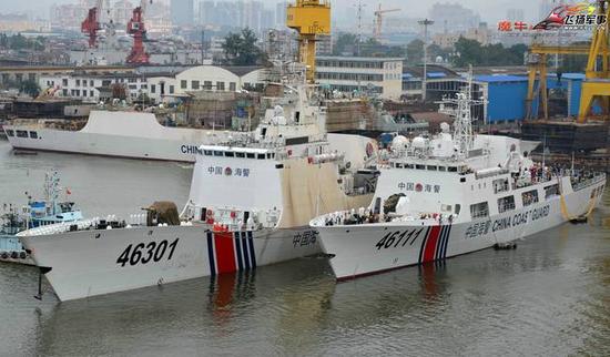 近日，网络上再次出现新一批酷似054A护卫舰的新型海警船的照片。（图片来源：飞扬军事）