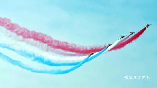 英国红箭飞行表演队羡慕“八一”队战机,自身资金不足难以换新机