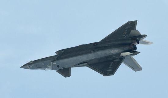 西方视歼20为颠覆性装备 航程武器生产数量均