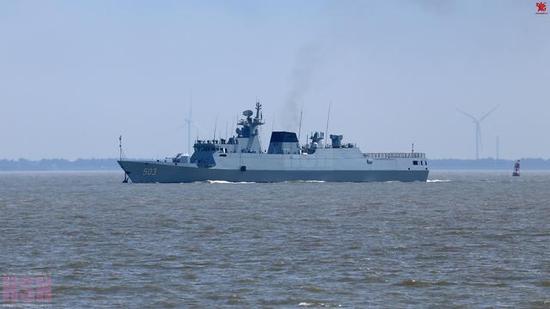 中国海军一战舰的规模超出了想象，装数据链天线能做到先敌打击