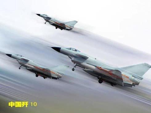中国歼10系列战机性能已赶上F-15，美军不得不大幅升级应对