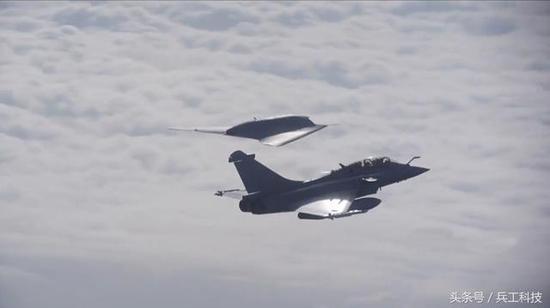 空战新模式：无人机与有人机汇编作战模式探秘