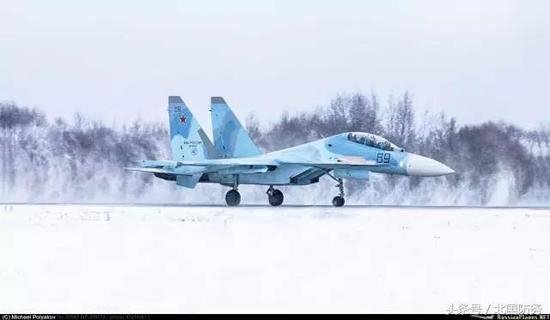 解放军飞行员严寒中学驾苏35