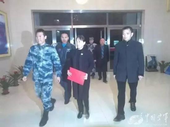 惹哭百万网民!余旭父母追悼会后到底做了什么?