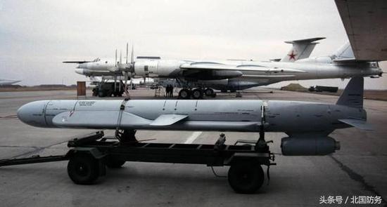 图-95MSM轰炸机首次实战万里奔袭，却被苏-35抢镜