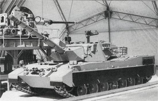 国产“风暴”坦克不惧英法意，航展上狂飙的VT坦克都是他儿孙辈