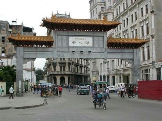 卡斯特罗豪购百万台中国大彩电,古巴人民每两家分一台