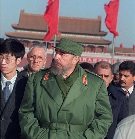 卡斯特罗豪购百万台中国大彩电,古巴人民每两家分一台