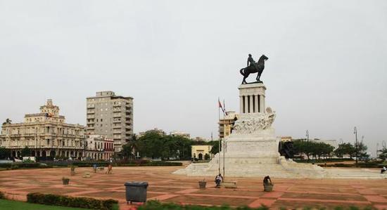 卡斯特罗豪购百万台中国大彩电,古巴人民每两家分一台