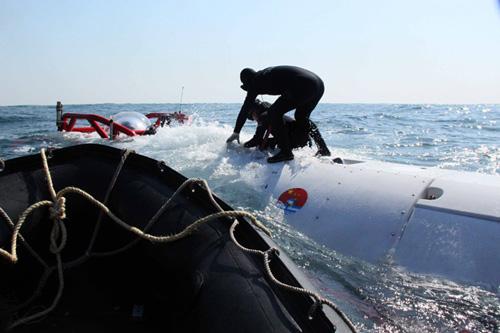 10月份，东海舰队、北海舰队分别进行了搜索救援失事潜艇的援潜救生演练。