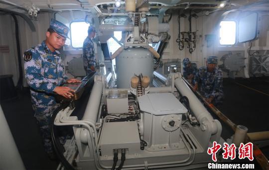 南海舰队新型舰艇进行针对性反潜演练