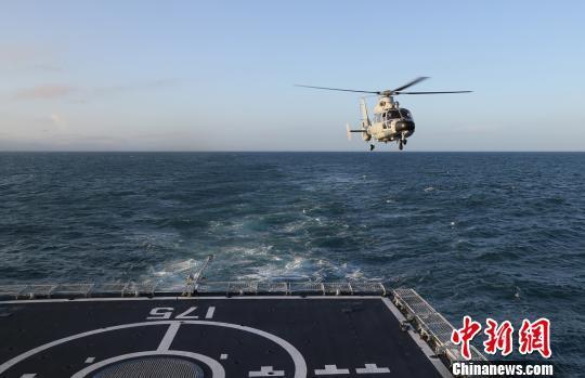 南海舰队新型舰艇进行针对性反潜演练